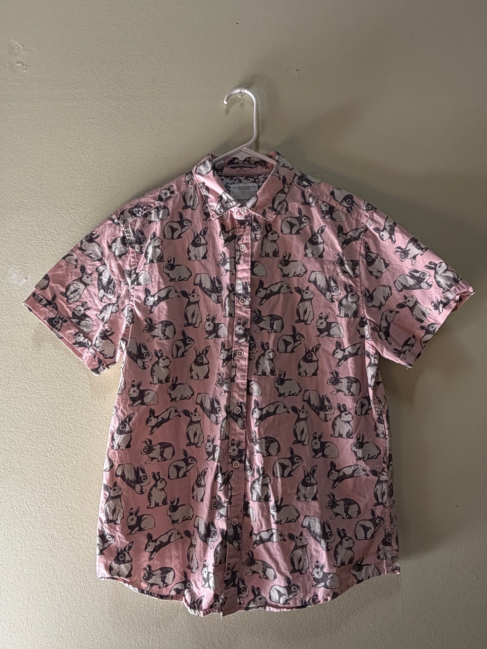 Men's Medium BB Bunny Short Sleeve Cotton Button Down